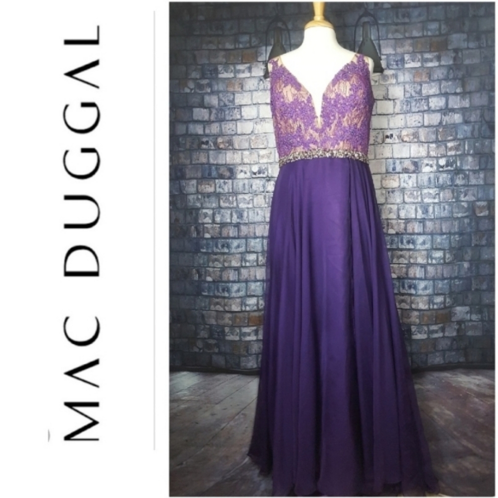 Stunning Mac Duggal gown w/ beads& rhinestones EUC